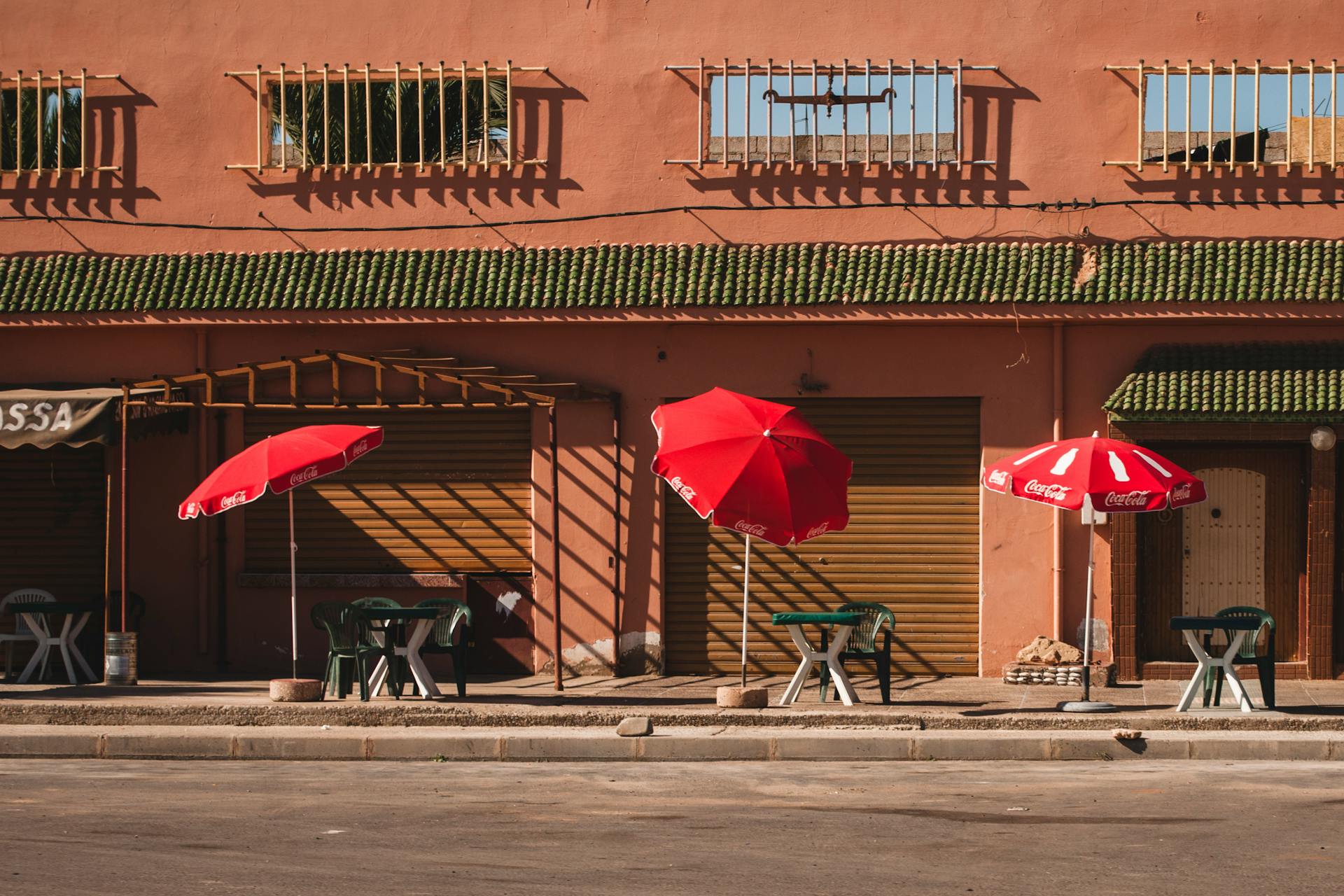 Vous avez besoin d’un parasol personnalisé ? Contactez impression-drapeaux.fr