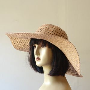 http://www.acces-soirs.com/chapeaux-blancs-ivoires-beiges-ecrus.htm