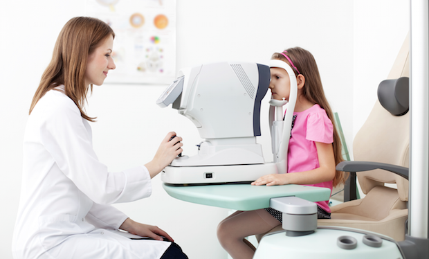 Contrôlez la vue de vos enfants régulièrement en consultant un ophtalmologue